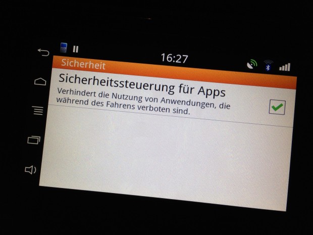 Parrot Asteroid Smart - nicht angepasste Apps können beim Fahren gesperrt werden. (Bild: Golem.de)
